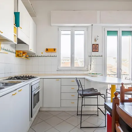 Guesthost - Roomy With Balconies Апартаменты Виареджо