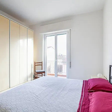 Apartment Roomy With Balconies Viareggio