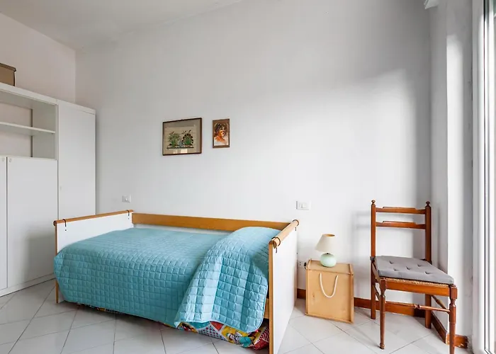 Apartmán Guesthost - Roomy With Balconies *