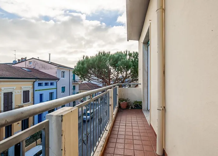 Apartmán Guesthost - Roomy With Balconies *